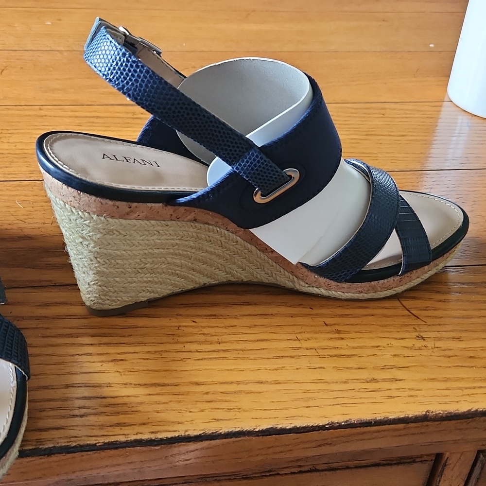 Sandals - Picture 2 of 4